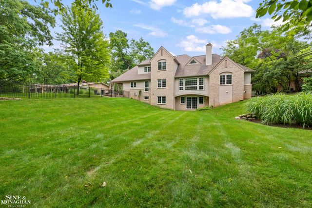 25963 Ridgewood Drive, Farmington Hills, MI 48336