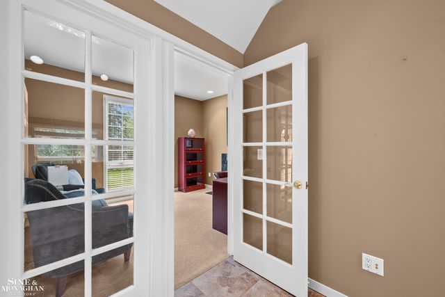 25963 Ridgewood Drive, Farmington Hills, MI 48336