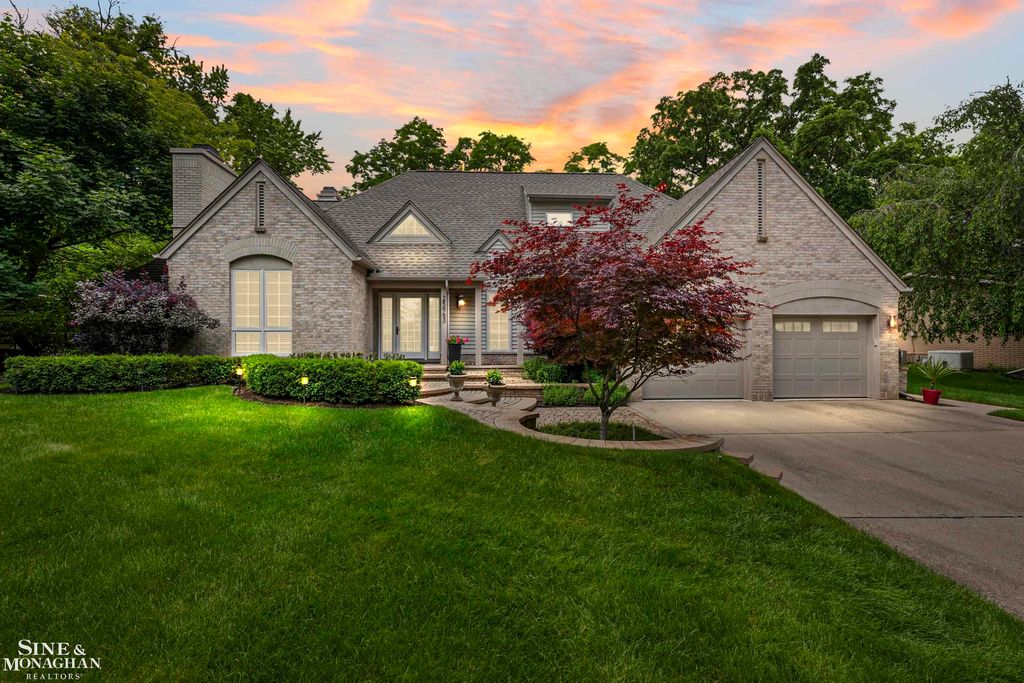 25963 Ridgewood Drive, Farmington Hills, MI 48336