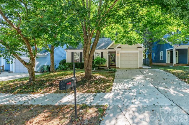 8514 Lockerbie Lane, Charlotte, NC 28215