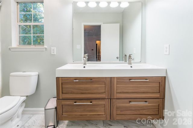 8514 Lockerbie Lane, Charlotte, NC 28215