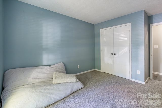 8514 Lockerbie Lane, Charlotte, NC 28215