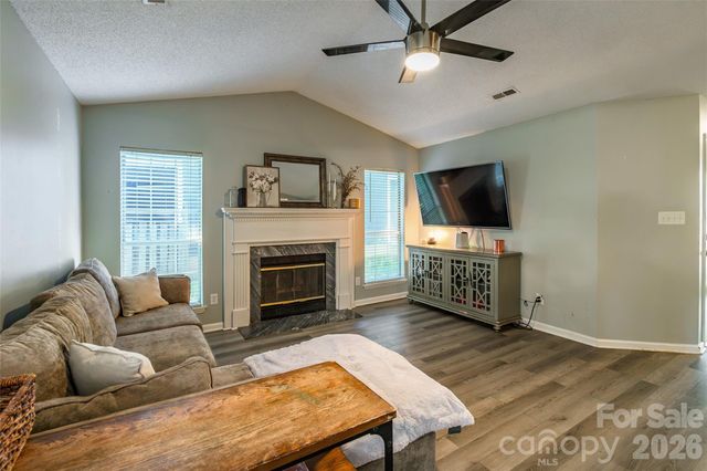8514 Lockerbie Lane, Charlotte, NC 28215