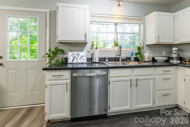 8514 Lockerbie Lane, Charlotte, NC 28215