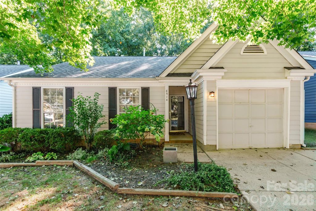 8514 Lockerbie Lane, Charlotte, NC 28215