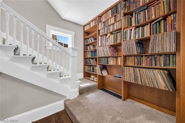 323 Groveland Club Drive, Cleveland, OH 44110