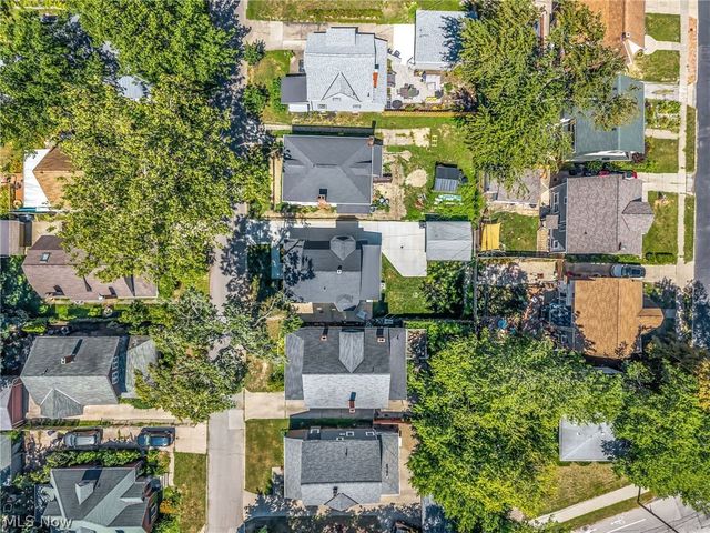 323 Groveland Club Drive, Cleveland, OH 44110