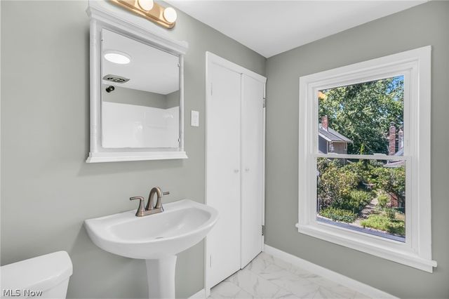 323 Groveland Club Drive, Cleveland, OH 44110