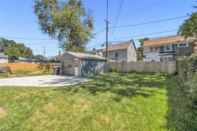 323 Groveland Club Drive, Cleveland, OH 44110