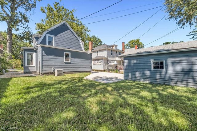 323 Groveland Club Drive, Cleveland, OH 44110