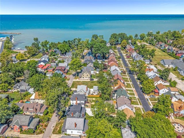 323 Groveland Club Drive, Cleveland, OH 44110