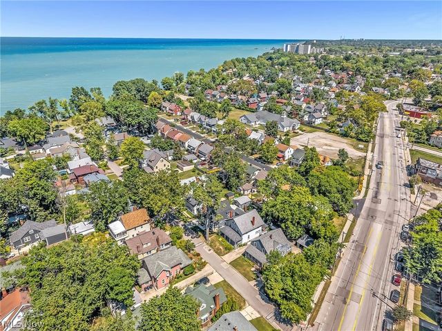 323 Groveland Club Drive, Cleveland, OH 44110