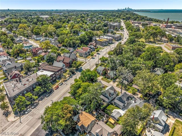 323 Groveland Club Drive, Cleveland, OH 44110