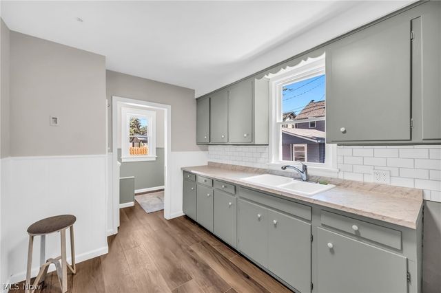 323 Groveland Club Drive, Cleveland, OH 44110