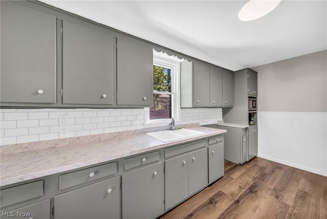 323 Groveland Club Drive, Cleveland, OH 44110