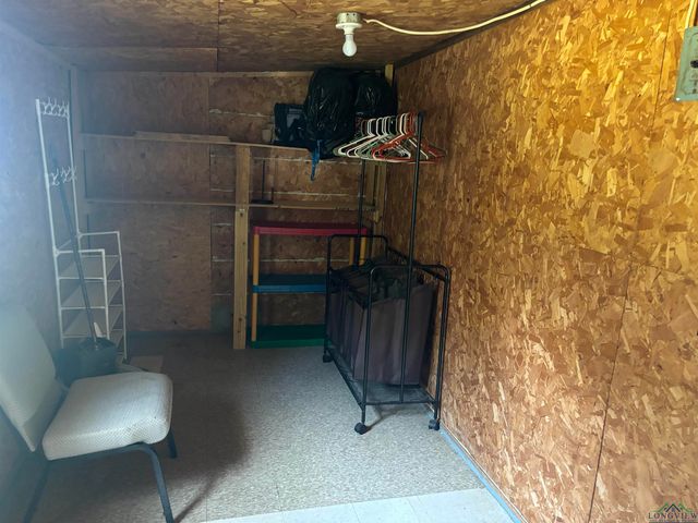 306 Doris St., Queen City, TX 75572