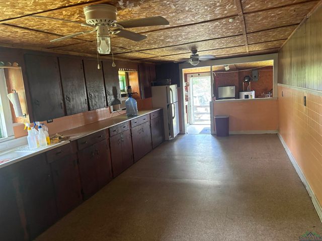 306 Doris St., Queen City, TX 75572