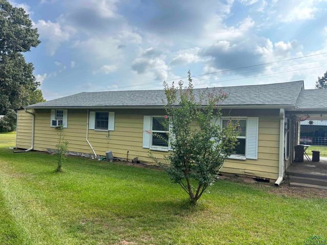 306 Doris St., Queen City, TX 75572