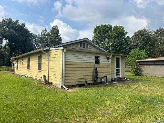 306 Doris St., Queen City, TX 75572