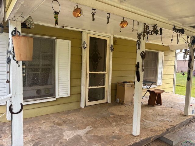 306 Doris St., Queen City, TX 75572