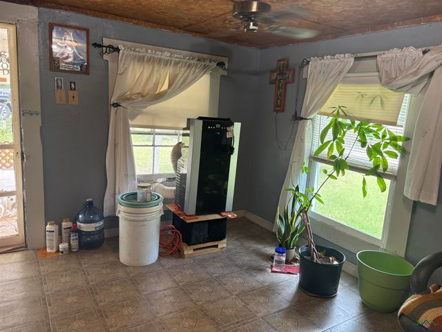 306 Doris St., Queen City, TX 75572