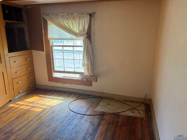 306 Doris St., Queen City, TX 75572