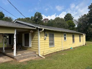 306 Doris St., Queen City, TX 75572