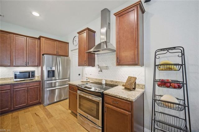 102 Rosedale CT, Moyock, NC 27958