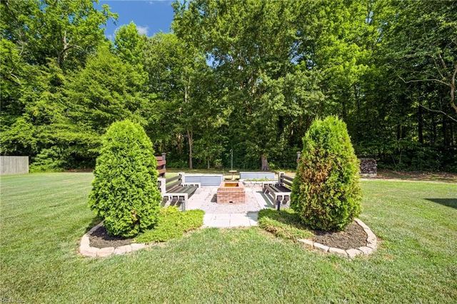 102 Rosedale CT, Moyock, NC 27958
