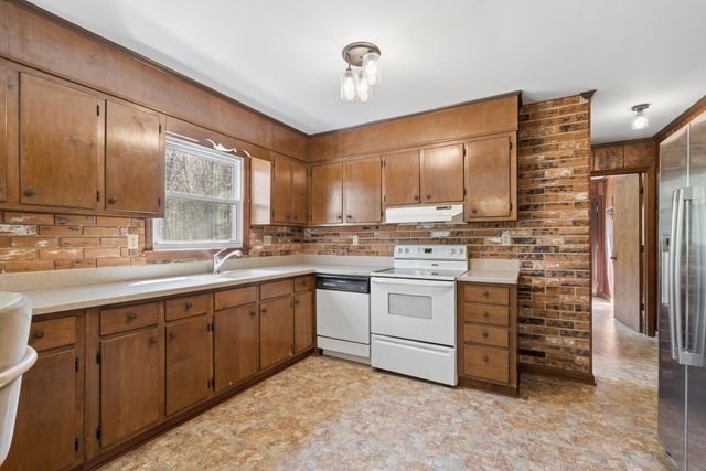 181 Serenity LN, Blue Ridge, VA 24064