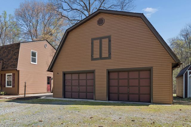 181 Serenity LN, Blue Ridge, VA 24064