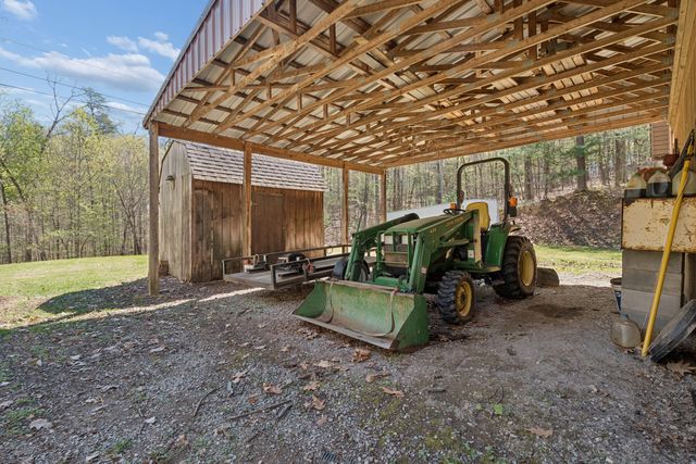 181 Serenity LN, Blue Ridge, VA 24064