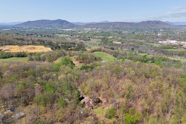181 Serenity LN, Blue Ridge, VA 24064