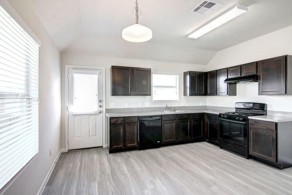 12724 Rio Lindo Street, Rosharon, TX 77583