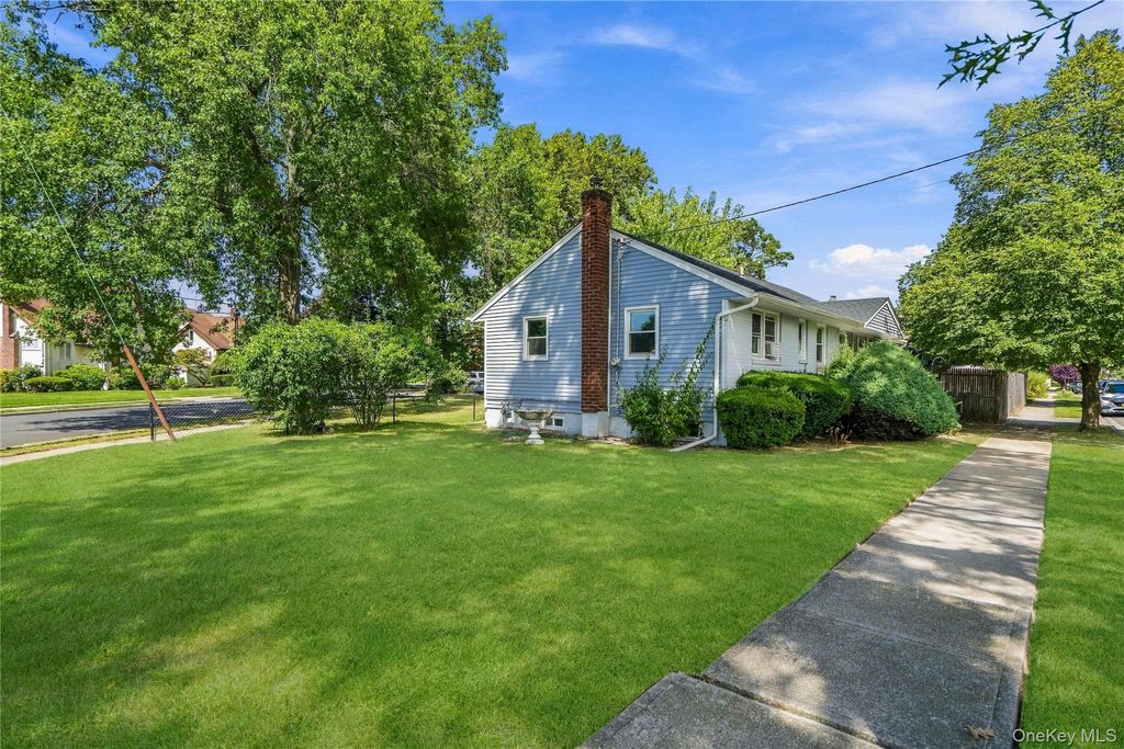 1691 Ivanhoe Drive, Merrick, NY 11566 — photo 2