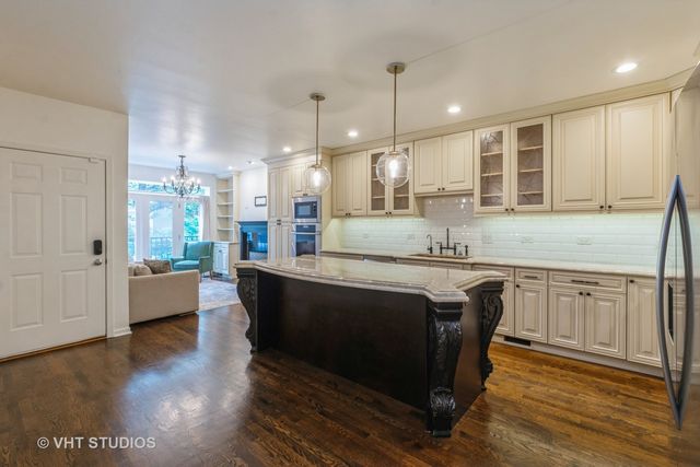 1302 N Bosworth Avenue 1, Chicago, IL 60642