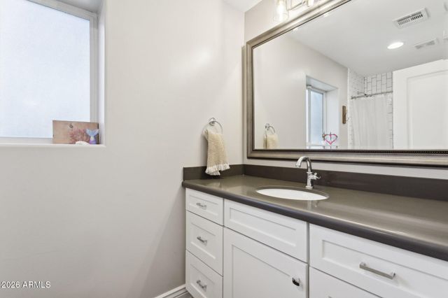 3021 N 47TH Place, Phoenix, AZ 85018