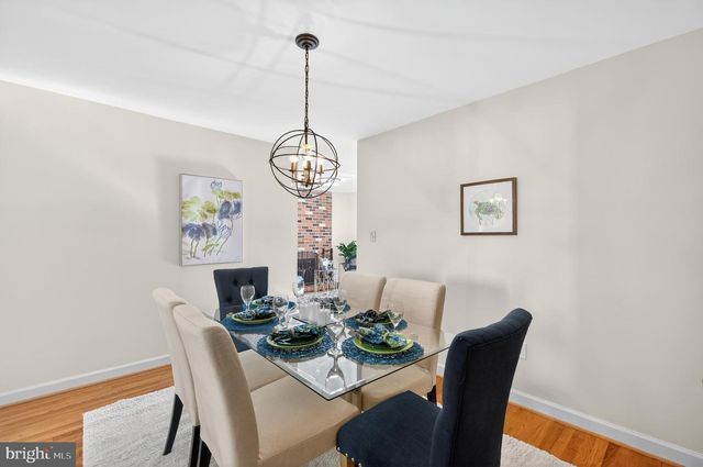 6077 HOLLOW HILL LN, Springfield, VA 22152