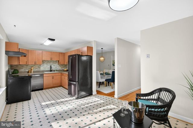 6077 HOLLOW HILL LN, Springfield, VA 22152