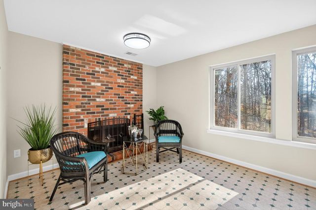 6077 HOLLOW HILL LN, Springfield, VA 22152