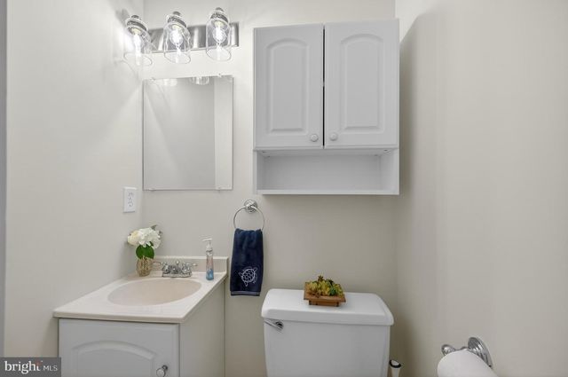 6077 HOLLOW HILL LN, Springfield, VA 22152