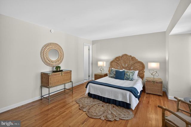 6077 HOLLOW HILL LN, Springfield, VA 22152