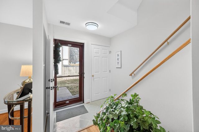 6077 HOLLOW HILL LN, Springfield, VA 22152