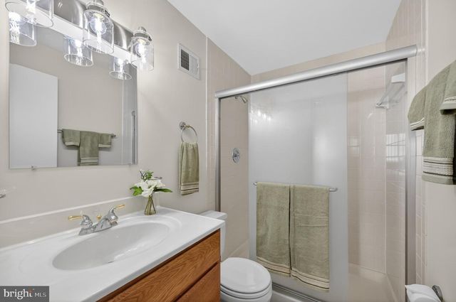 6077 HOLLOW HILL LN, Springfield, VA 22152