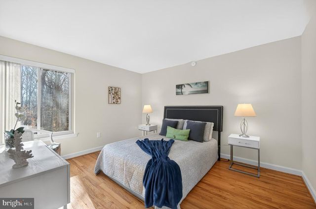 6077 HOLLOW HILL LN, Springfield, VA 22152