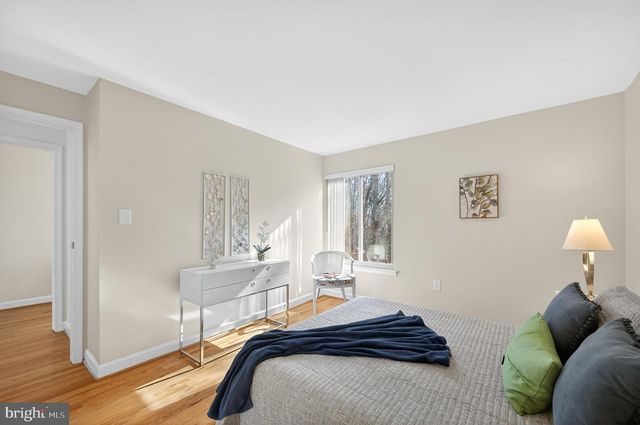 6077 HOLLOW HILL LN, Springfield, VA 22152