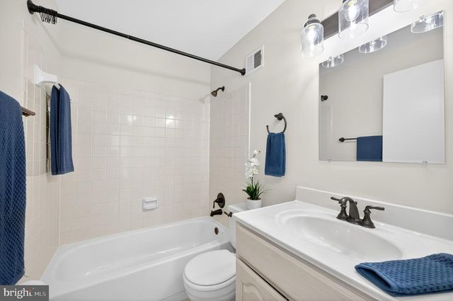 6077 HOLLOW HILL LN, Springfield, VA 22152