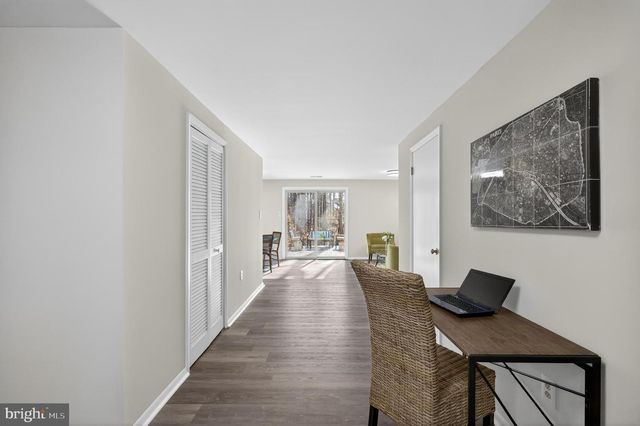 6077 HOLLOW HILL LN, Springfield, VA 22152