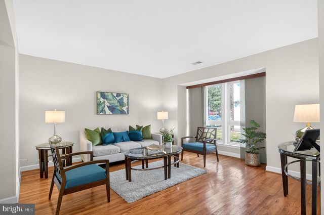 6077 HOLLOW HILL LN, Springfield, VA 22152