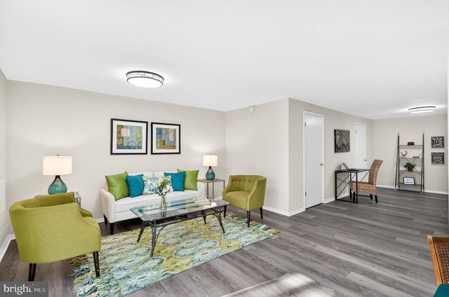 6077 HOLLOW HILL LN, Springfield, VA 22152